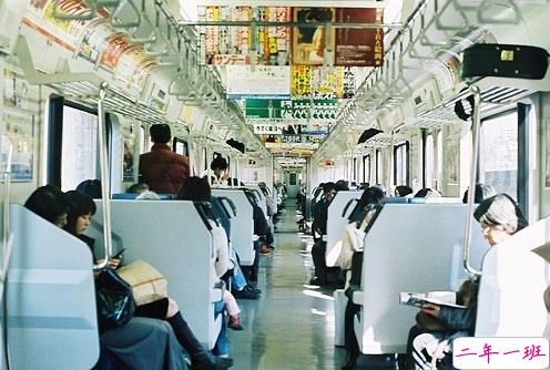 心疼一个人的爱情说说带图片 爱情总是让人哭泣感到难过8