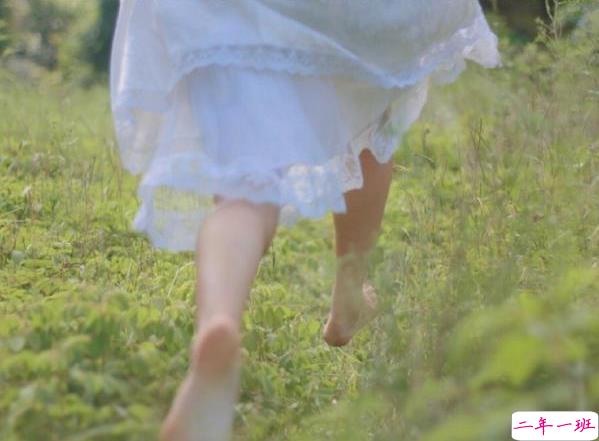 爱情中的甜蜜小句子 喜欢一个人的文艺小清新说说带图片2