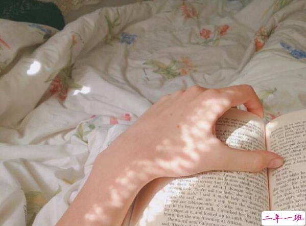 爱情中的甜蜜小句子 喜欢一个人的文艺小清新说说带图片3