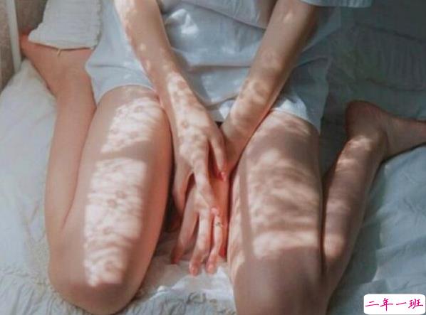 爱情中的甜蜜小句子 喜欢一个人的文艺小清新说说带图片5