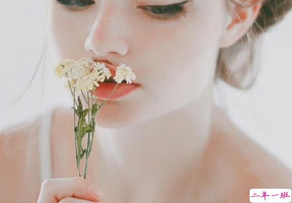 爱情中的甜蜜小句子 喜欢一个人的文艺小清新说说带图片6