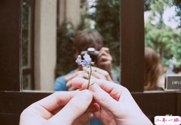 爱情中的甜蜜小句子 喜欢一个人的文艺小清新说说带图片7