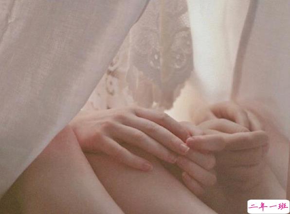 爱情中的甜蜜小句子 喜欢一个人的文艺小清新说说带图片8