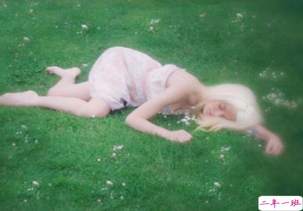 爱情中的甜蜜小句子 喜欢一个人的文艺小清新说说带图片12