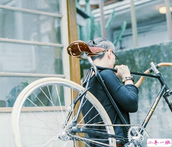 关于一个人旅行的精辟哲理说说带图片 每一次旅行其实都是一场修行3