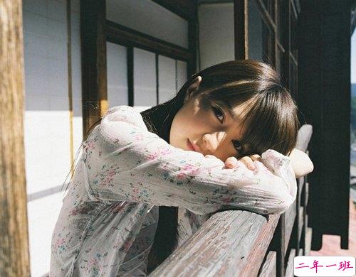 唯美又经典的青春成长说说带图片 不予时光度流年4