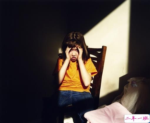 一个人有些孤独的简单图片说说 用一生时间与你话别6