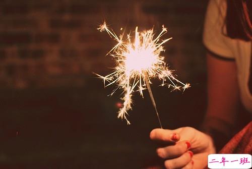 一个人有些孤独的简单图片说说 用一生时间与你话别7