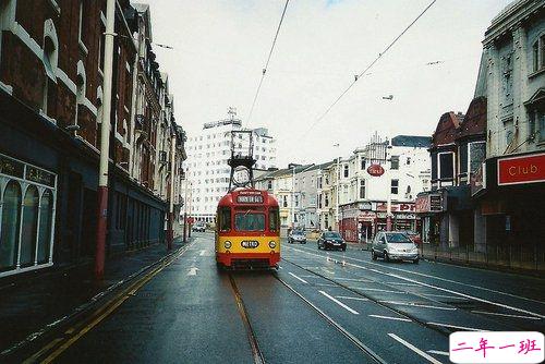 一个人有些孤独的简单图片说说 用一生时间与你话别10