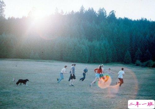 唯美又经典的青春成长说说带图片 不予时光度流年12