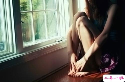 一个人有些孤独的简单图片说说 用一生时间与你话别15