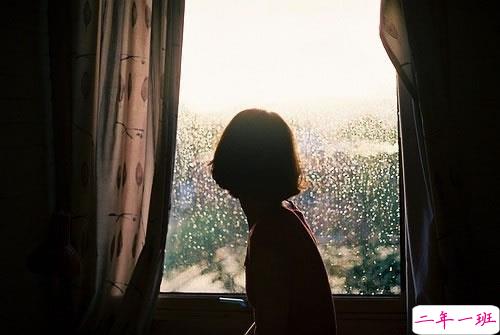 2018点赞最多的说说加图片:速热的人也速冻,热闹的人易散场2