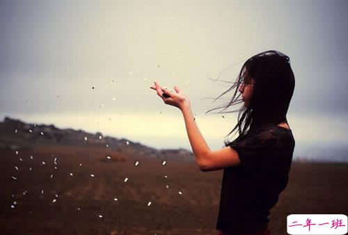 2018点赞最多的说说加图片:速热的人也速冻,热闹的人易散场3