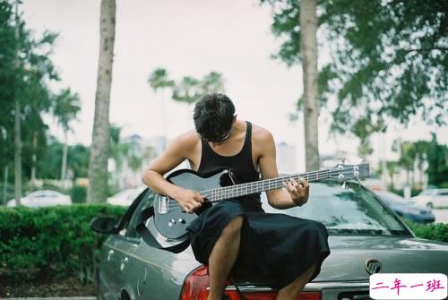 2018点赞最多的说说加图片:速热的人也速冻,热闹的人易散场7