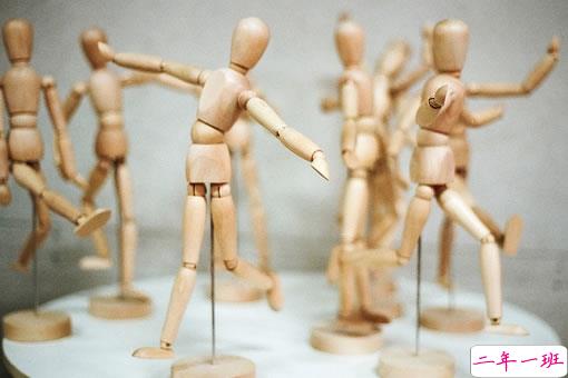 2018点赞最多的说说加图片:速热的人也速冻,热闹的人易散场8