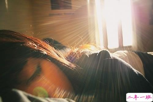 2018点赞最多的说说加图片:速热的人也速冻,热闹的人易散场9