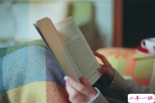 关于青春年华浪漫唯美的爱情句子 年少的笑漾着微光16