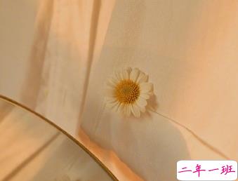 朋友圈内涵语录带图片 不要向对方抱怨同一件事1