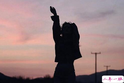 很扎心但很有道理的励志说说带图片 激励人心的很现实的一句话说说9