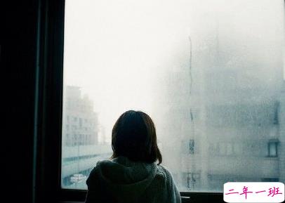 一个人的说说悲伤配图 世界太暗人心太黑爱情太傻5