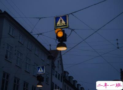 最伤感的晚安句子精选配图 有点忧伤的简单说说6