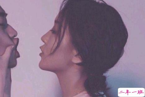 女生委屈到死的扎心句子说说带图片 何必把好感放大成喜欢6