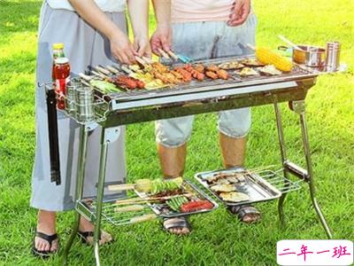 户外烧烤的开心说说带图片 周末一群人烧烤的心情说说1