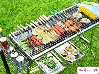 户外烧烤的开心说说带图片 周末一群人烧烤的心情说说2