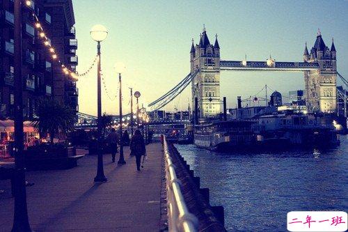 选择放弃的伤感爱情说说带图片 描述对爱情感到无奈的说说3