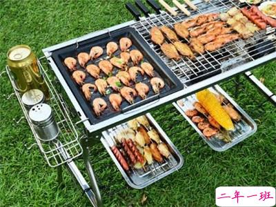 户外烧烤的开心说说带图片 周末一群人烧烤的心情说说5