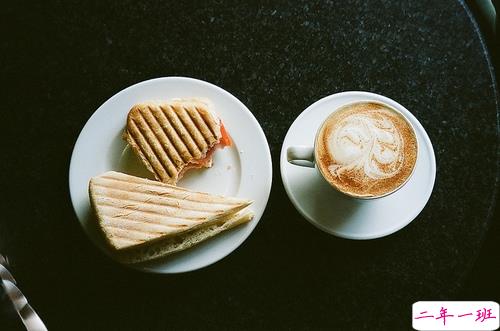 伤感心痛的说说带图片 一颗心已经破碎的伤感说说4