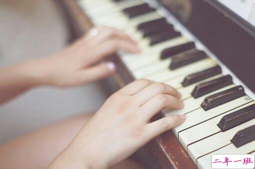 选择放弃的伤感爱情说说带图片 描述对爱情感到无奈的说说11