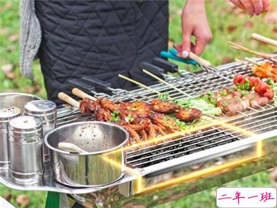 户外烧烤的开心说说带图片 周末一群人烧烤的心情说说12