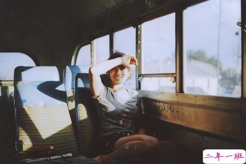 一个人挣扎的说说伤感心累带图片 睡不着心里不舒服的说说3