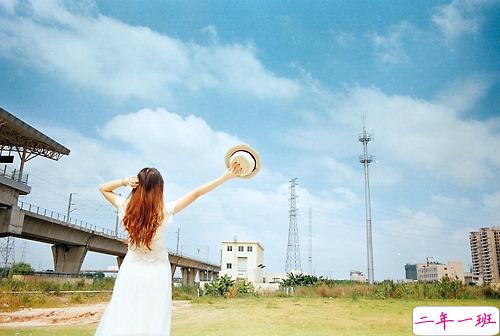 一个人挣扎的说说伤感心累带图片 睡不着心里不舒服的说说12