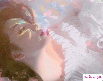 压抑着自己的伤感说说带图片 很烦躁很失落的说说精选10