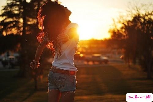 精辟犀利的爱情说说大全带图片 这些描写爱情的句子太绝了10