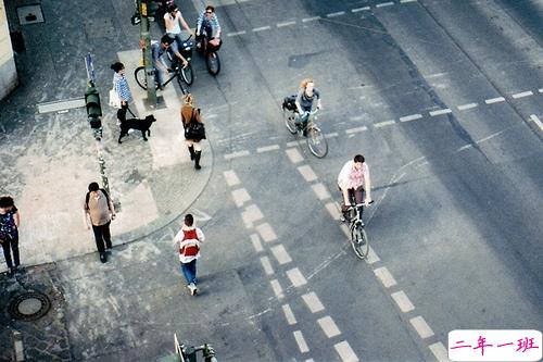 精辟犀利的爱情说说大全带图片 这些描写爱情的句子太绝了13