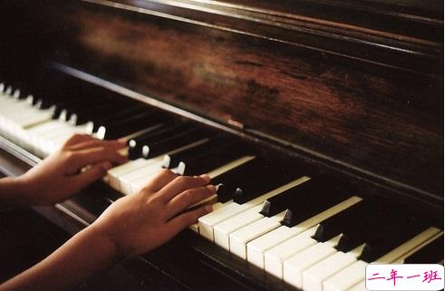 突然一瞬间悲伤难过的伤感说说带图片 抖音上很火的触动人心的伤感说说11