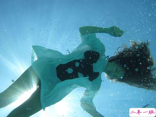 痛到心碎的伤感说说配图 生活很现实的伤感说说4