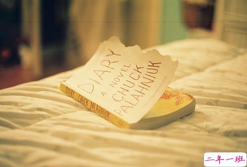 提到爱情有时会心痛心碎的伤感说说带图片1