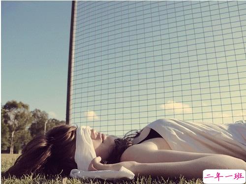 提到爱情有时会心痛心碎的伤感说说带图片6