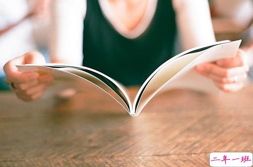 提到爱情有时会心痛心碎的伤感说说带图片8