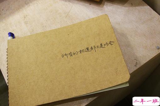 提到爱情有时会心痛心碎的伤感说说带图片9