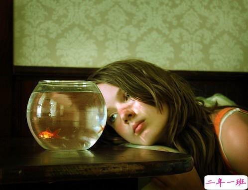 提到爱情有时会心痛心碎的伤感说说带图片14