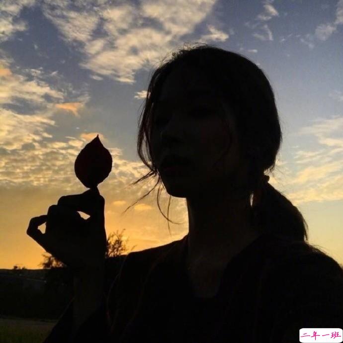 文字控说说短句图片精选:还是很想跑很远的路,去看一个很爱的人4