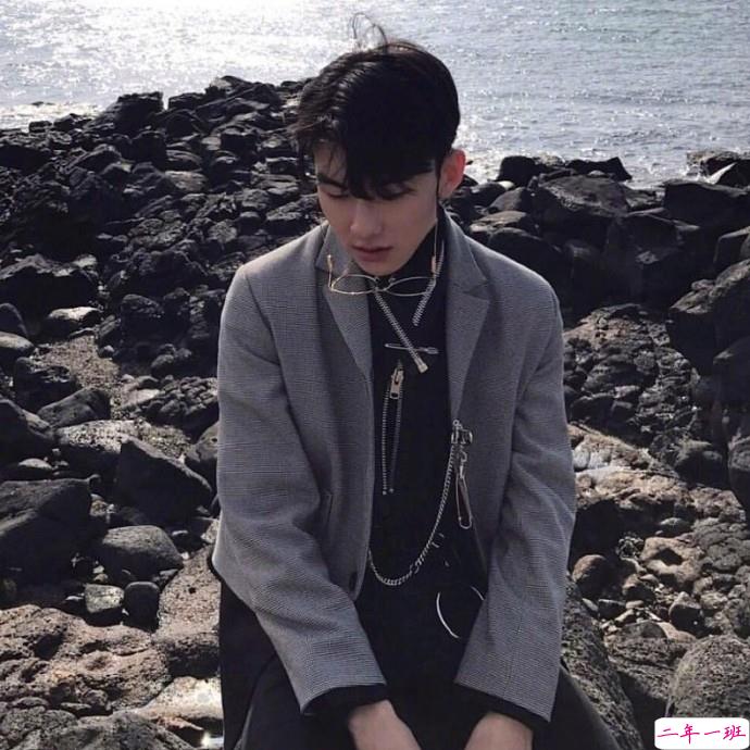 文字控说说短句图片精选:还是很想跑很远的路,去看一个很爱的人13