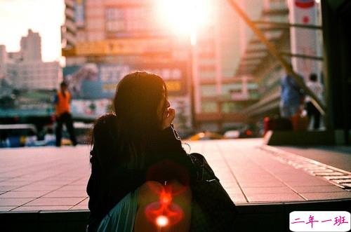 在你伤感难过时一下子戳中你内心的图片句子 时光怎么让爱笑的人哭了3