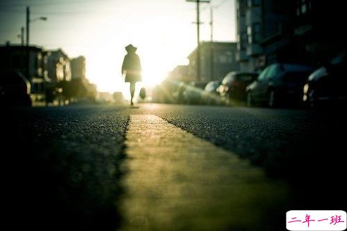 在你伤感难过时一下子戳中你内心的图片句子 时光怎么让爱笑的人哭了6