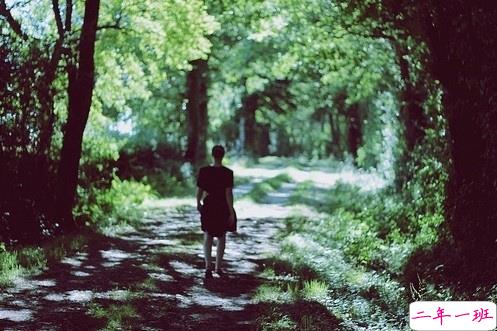 在你伤感难过时一下子戳中你内心的图片句子 时光怎么让爱笑的人哭了9